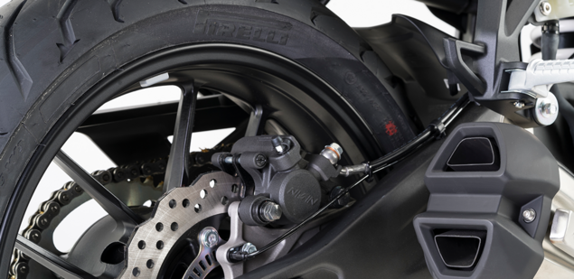 Pirelli pneumatiky sériově